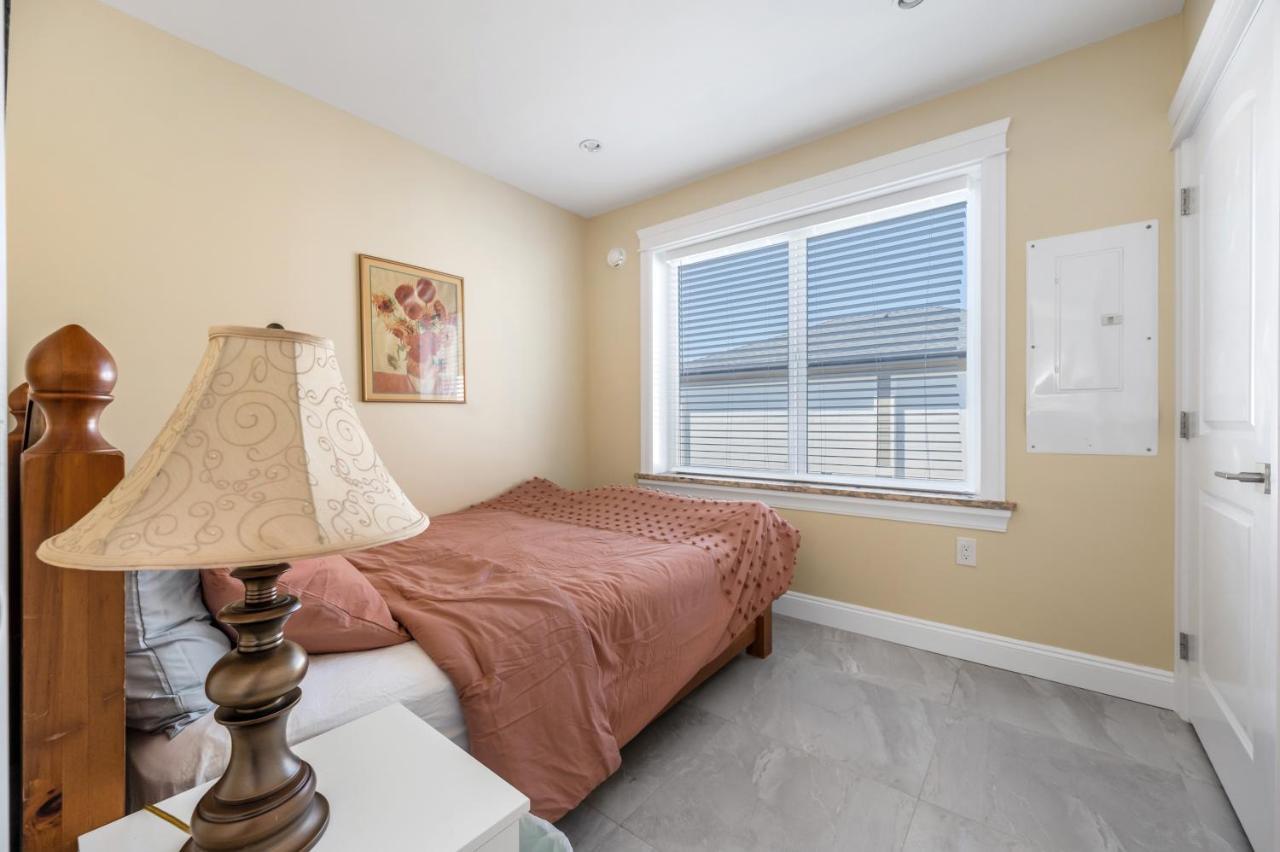 Three Bedrooms Brand New Laneway House Near Public Transit Ванкувер Экстерьер фото